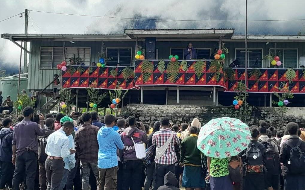 Enga Governor Urges Peace and Progress in Porgera Visit